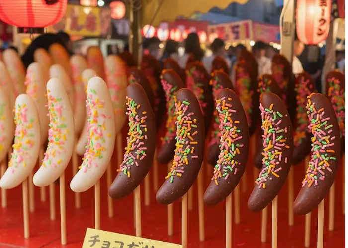屋台の定番チョコバナナ|祭り・学園祭に仕入れチョコバナナご紹介